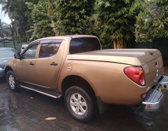 mitsubishi-l200-2011-big-2