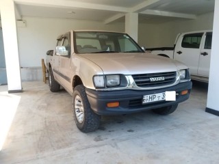 isuzu-pickup-double-cab