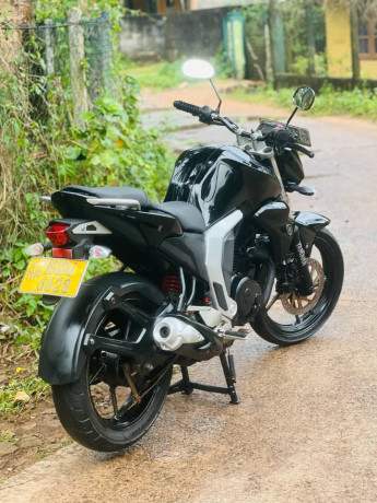 yamaha-fz-fazer-big-2