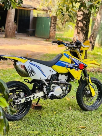 suzuki-drz400cc-big-3