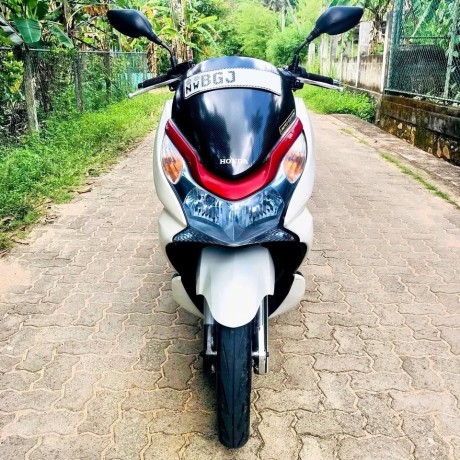 honda-pcx-150-a-grade-big-2