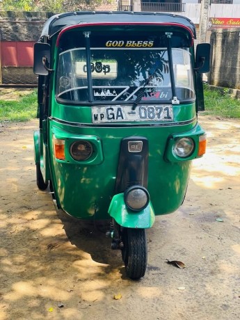 bajaj-re-big-3