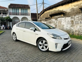 toyota-prius-s-touring