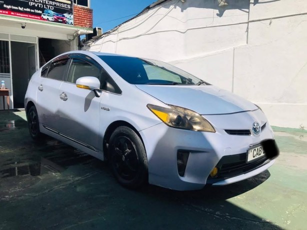 toyota-prius-big-1