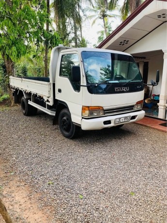 isuzu-lorry-big-2