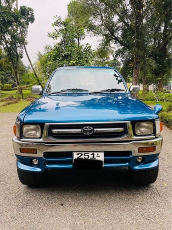 toyota-hilux-ln107-big-0