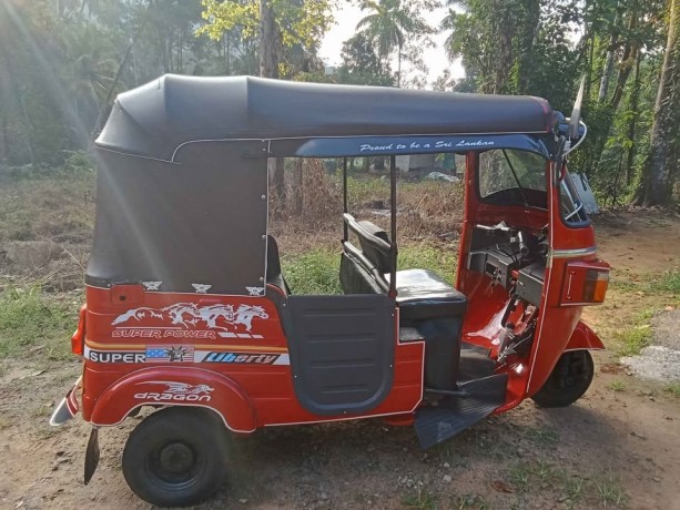 bajaj-re-big-4