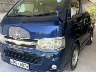 toyota-trh-200-super-gl-2012