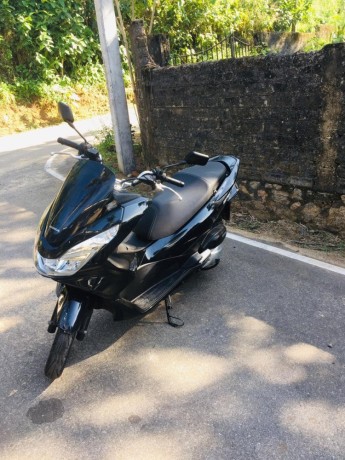 honda-pcx-2017-big-6