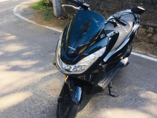 honda-pcx-2017-big-4