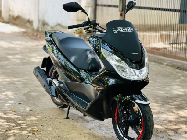 honda-pcx-125-2018-big-3