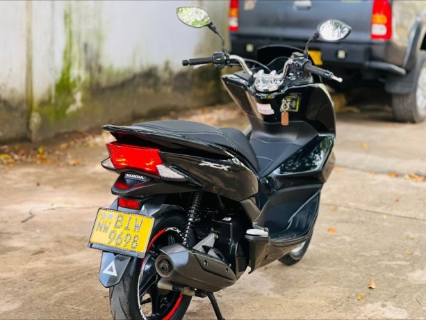 honda-pcx-125-2018-big-4