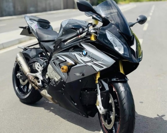 bmw-s1000rr-2018-big-2