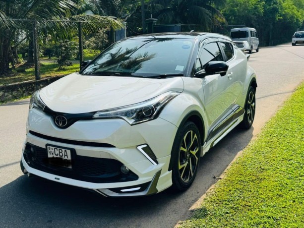 toyota-chr-ngx-50-2017-big-0