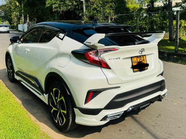 toyota-chr-ngx-50-2017-big-1