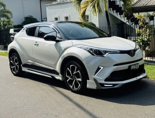 toyota-chr-ngx-50-2017-big-2