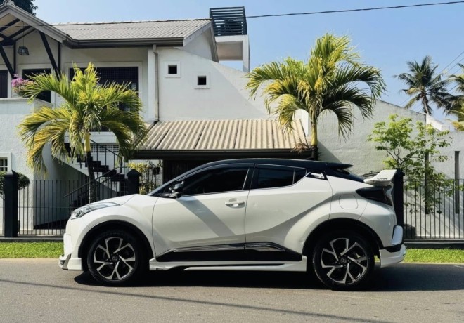 toyota-chr-ngx-50-2017-big-3