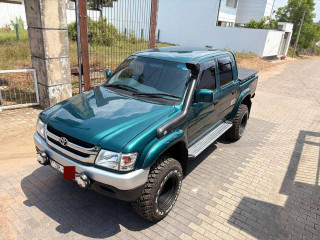 toyota-hilux-ln-166