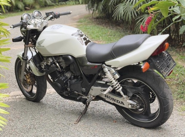 honda-cb400-vtec-spec-2-big-3