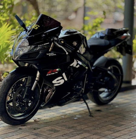 suzuki-gsxr-600-big-0