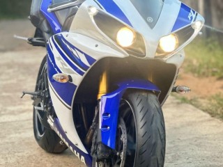 yamaha-r1-2014-led