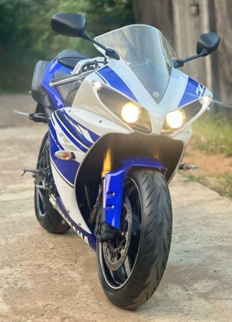 yamaha-r1-2014-led-big-0