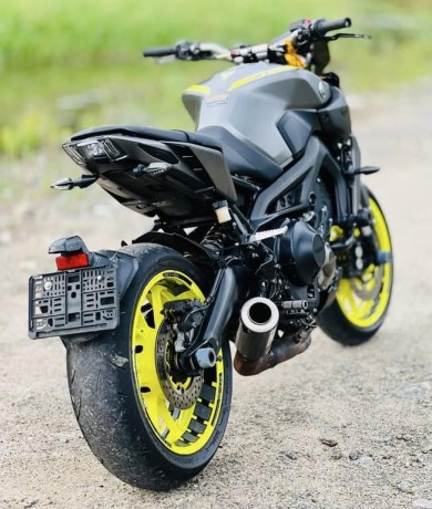 yamaha-mt09-2018-big-1