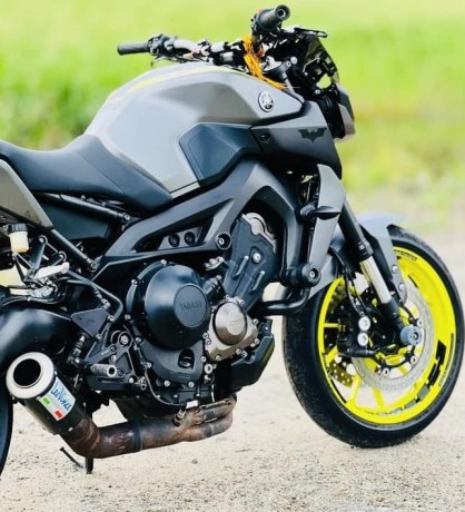 yamaha-mt09-2018-big-3