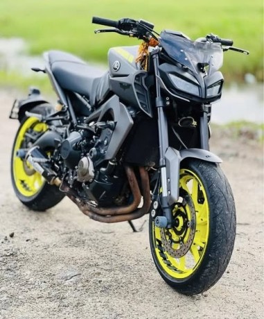 yamaha-mt09-2018-big-0