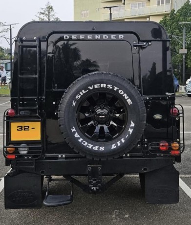 landrover-defender-110-big-1