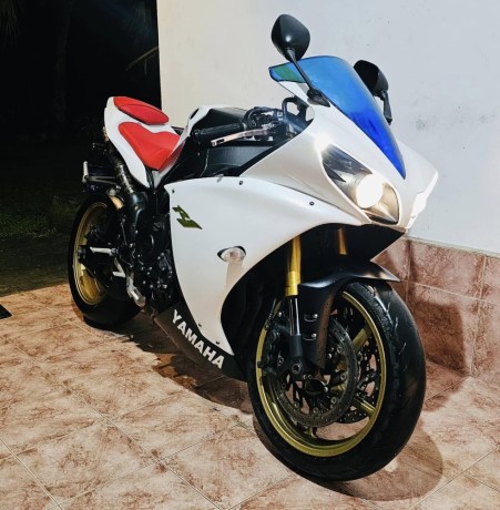 yamaha-r1-2014-big-6