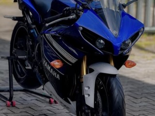 yamaha-r1-2014