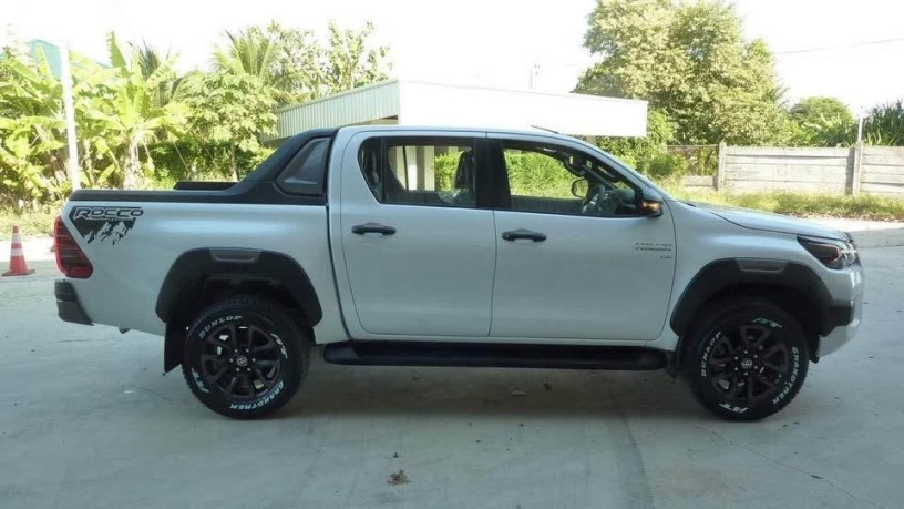 toyota-hilux-rocco-big-1