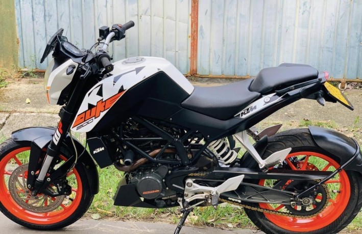 ktm-duke-200-2018-big-2