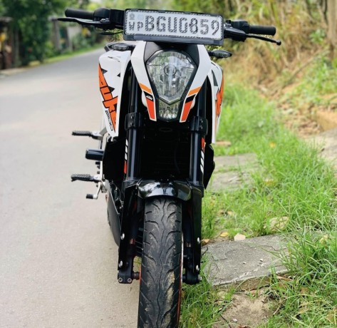 ktm-duke-200-2018-big-1