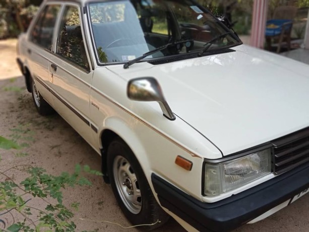 nissan-sunny-b11-big-0