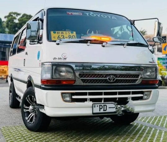 toyota-hiace-big-0