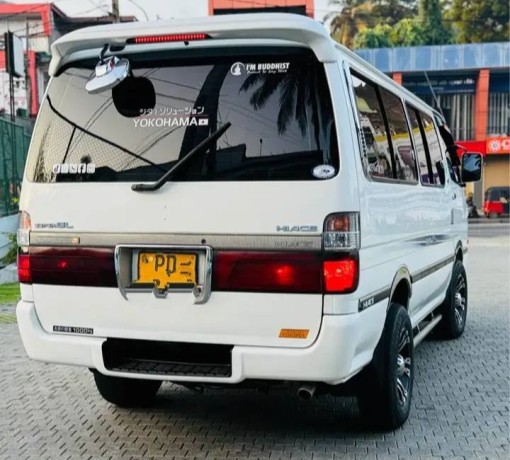 toyota-hiace-big-1