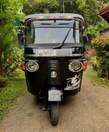 bajaj-re-big-4