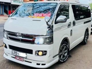 toyota-hiace-kdh-super-gl-200