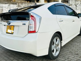 toyota-prius-s