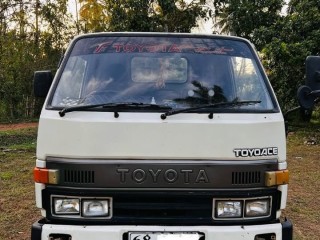 toyota-dyana-lorry