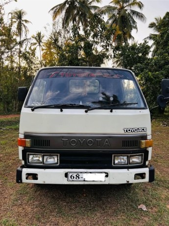 toyota-dyana-lorry-big-0