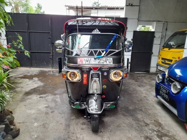 bajaj-re-big-3