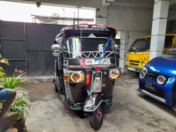 bajaj-re-big-0