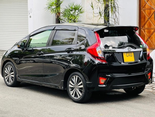 honda-fit-gp5-s-grade-big-1