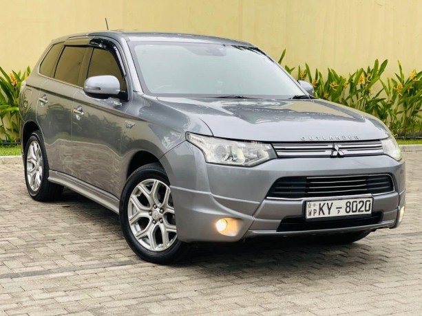 mitsubishi-outlander-phev-big-0